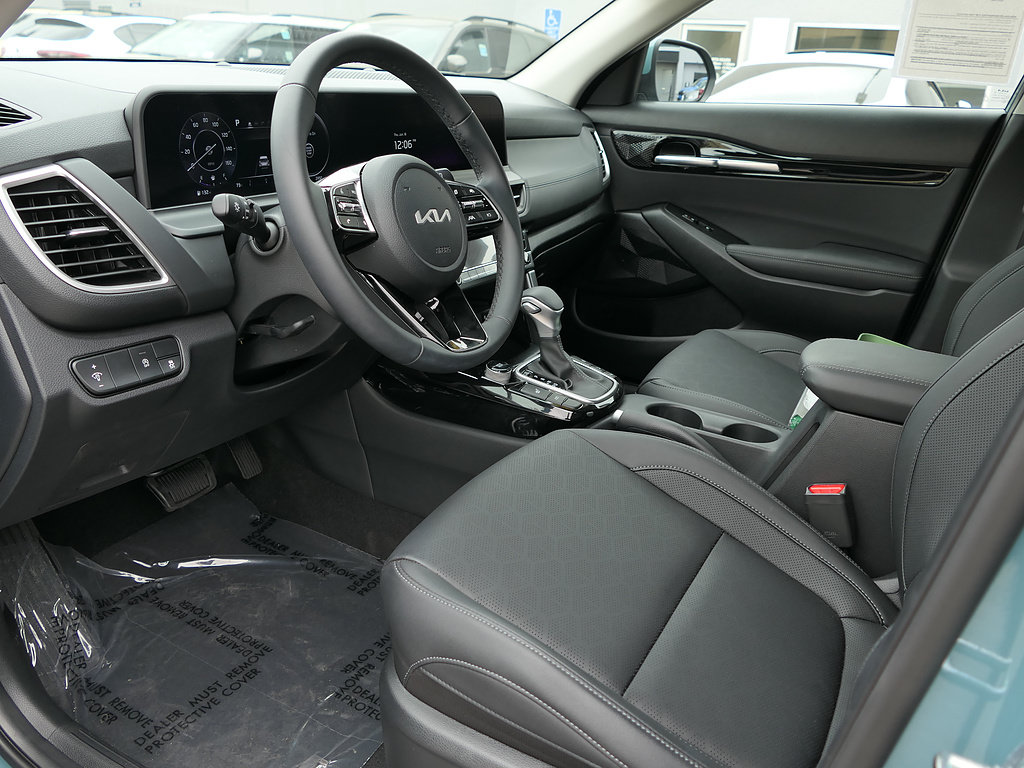 Used 2026 Kia Seltos EX FWD image 12