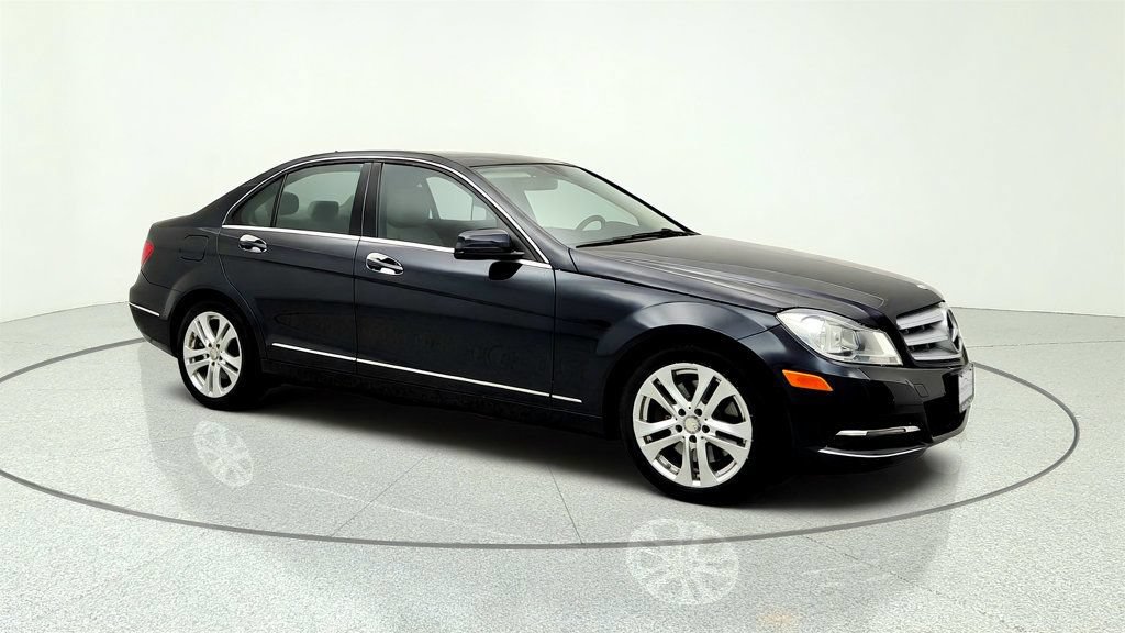 Used 2013 Mercedes-Benz C 300 4MATIC Sedan image 3
