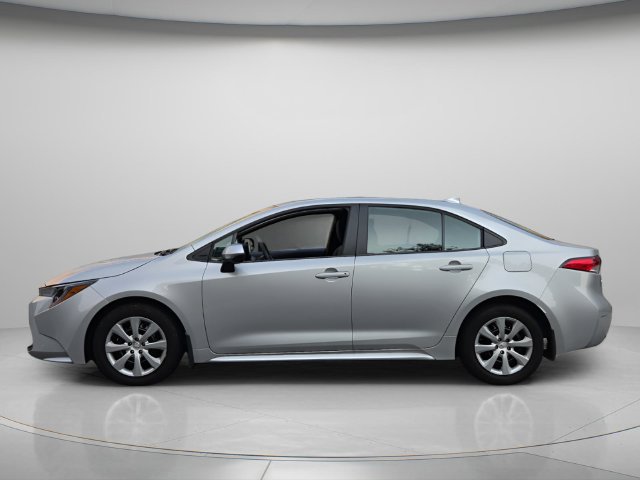 Used 2026 Toyota Corolla LE FWD image 3