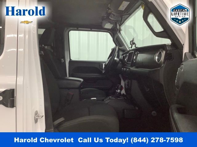 Used 2018 Jeep Wrangler Unlimited Sahara w/ Cold Weather Group image 11