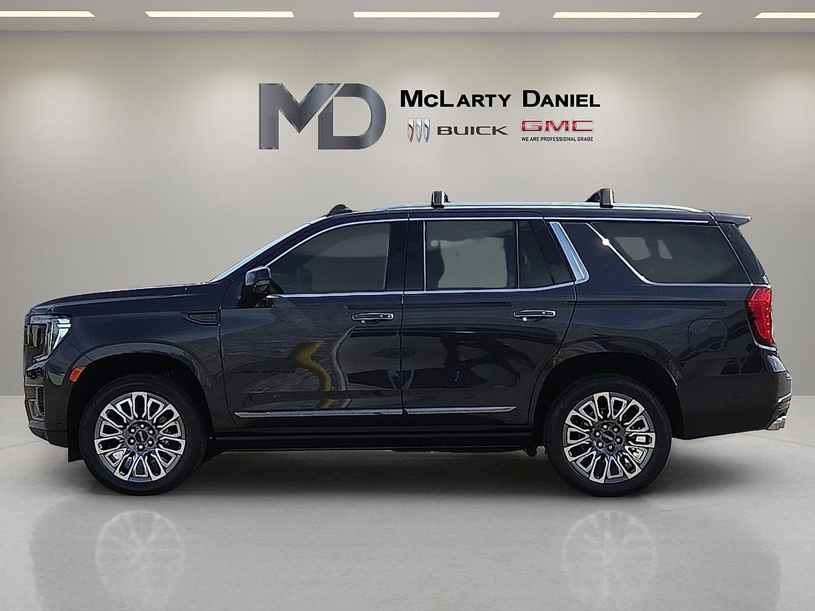 Certified 2023 GMC Yukon Denali Ultimate image 3