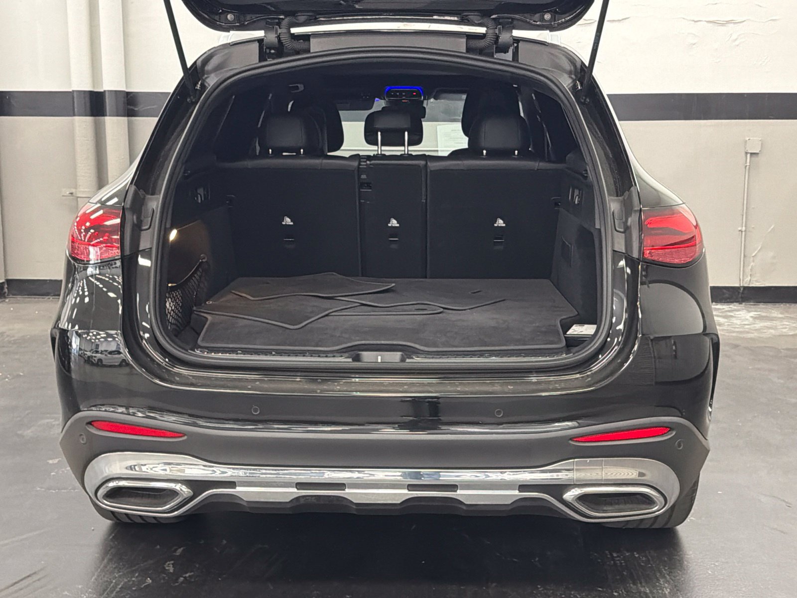 Used 2025 Mercedes-Benz GLC 350e 4MATIC image 16