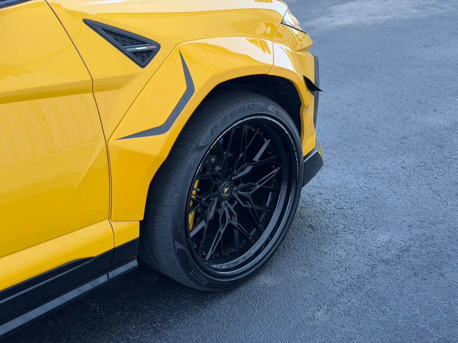 Used 2021 Lamborghini Urus AWD/4WD image 18
