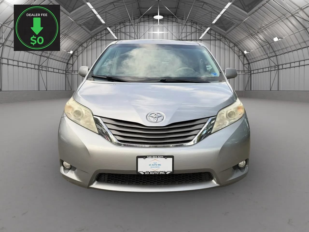 Used 2011 Toyota Sienna XLE w/ Premium Pkg FWD image 2