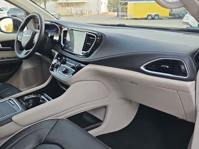 Used 2024 Chrysler Pacifica Limited FWD image 21