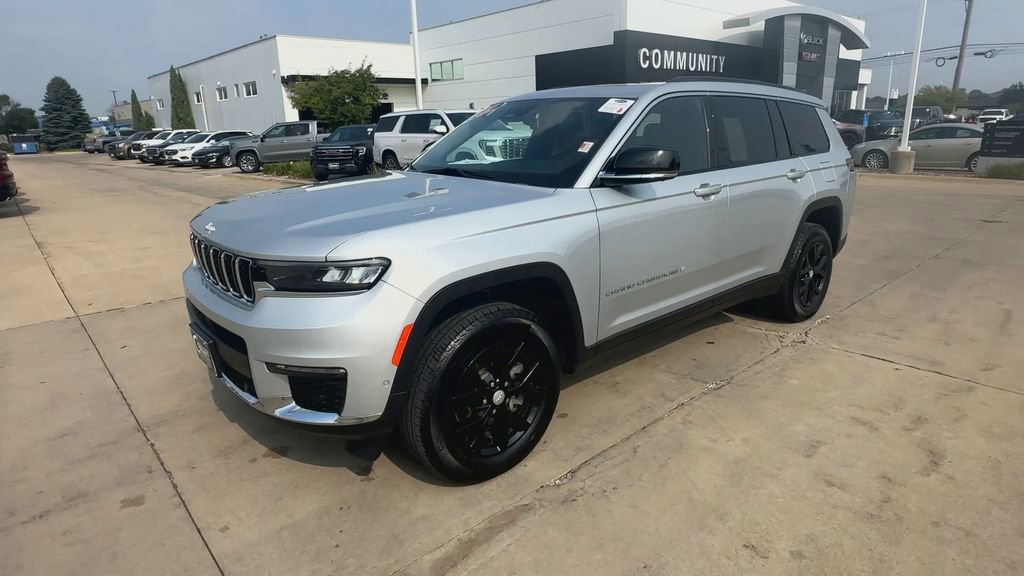 Used 2024 Jeep Grand Cherokee L Limited w/ Luxury Tech Group II image 4