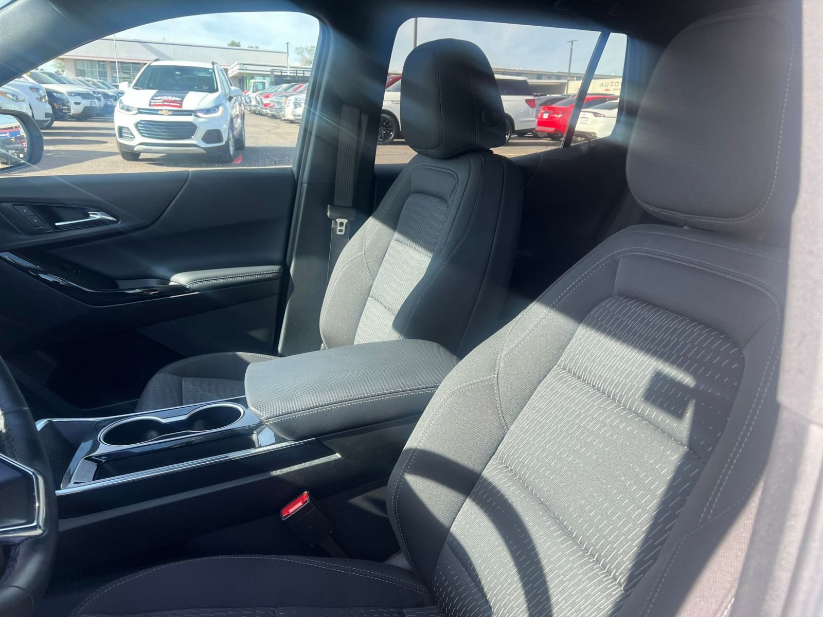 Used 2025 Chevrolet Equinox LT image 36