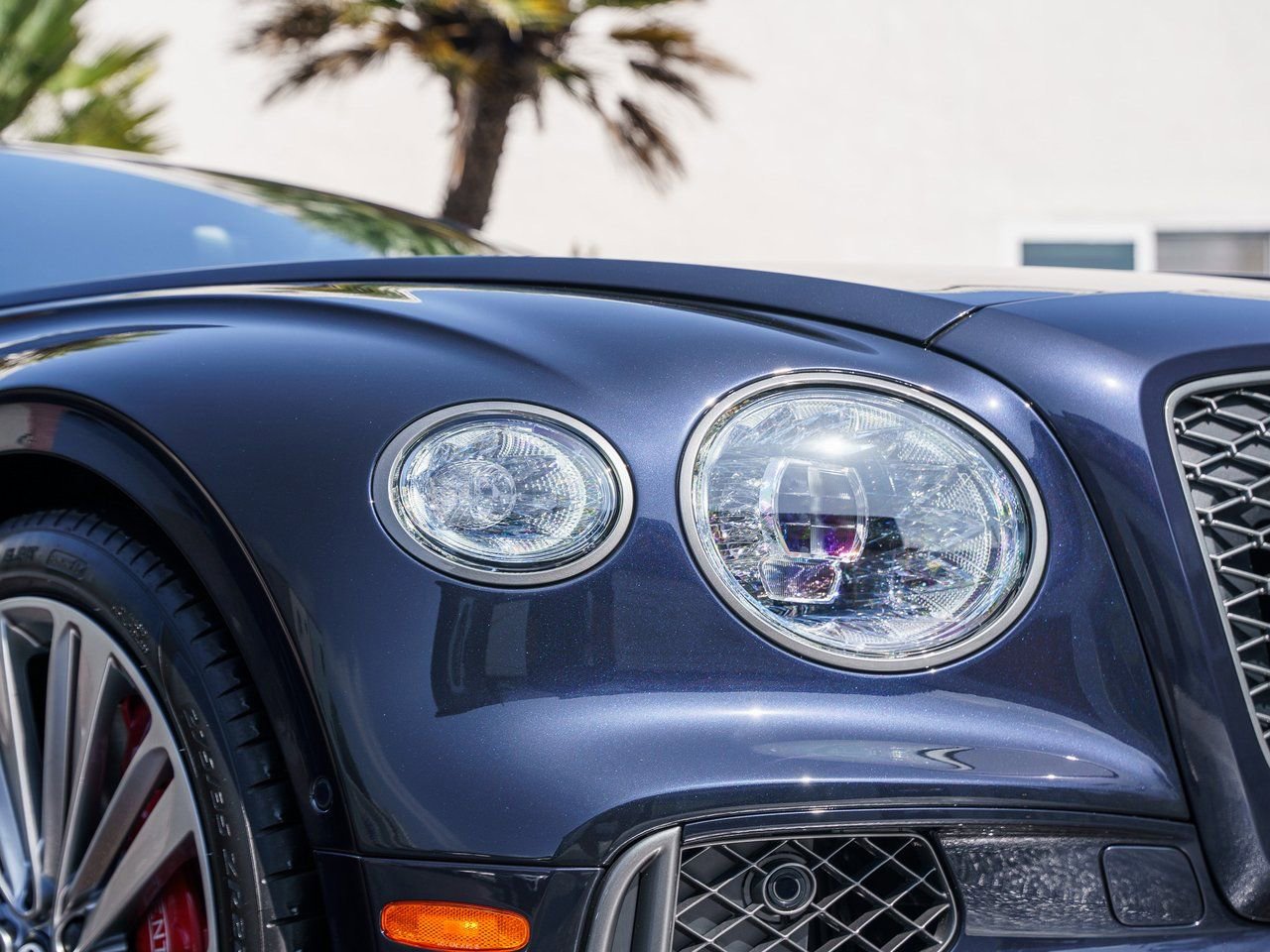 Used 2025 Bentley Flying Spur Plug-In Hybrid image 35