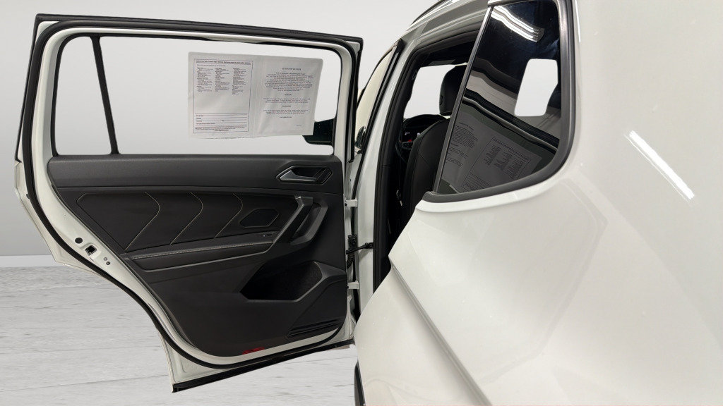 Certified 2023 Volkswagen Tiguan SE R-Line AWD/4WD image 31