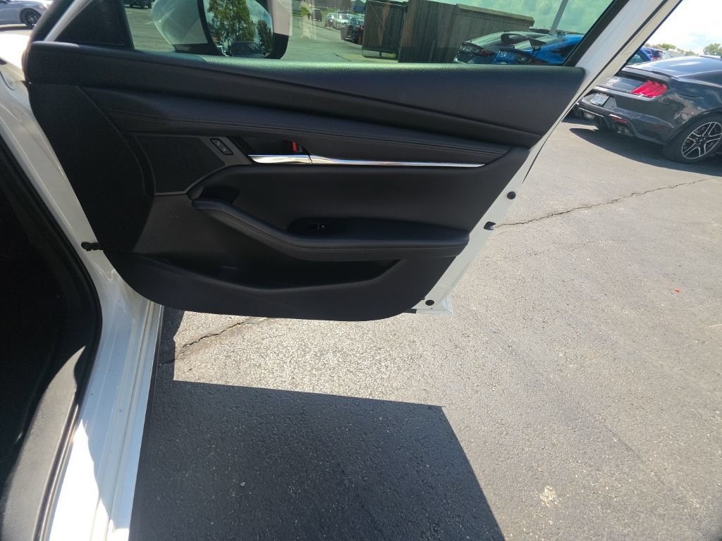 Used 2019 MAZDA MAZDA3 Hatchback FWD image 31