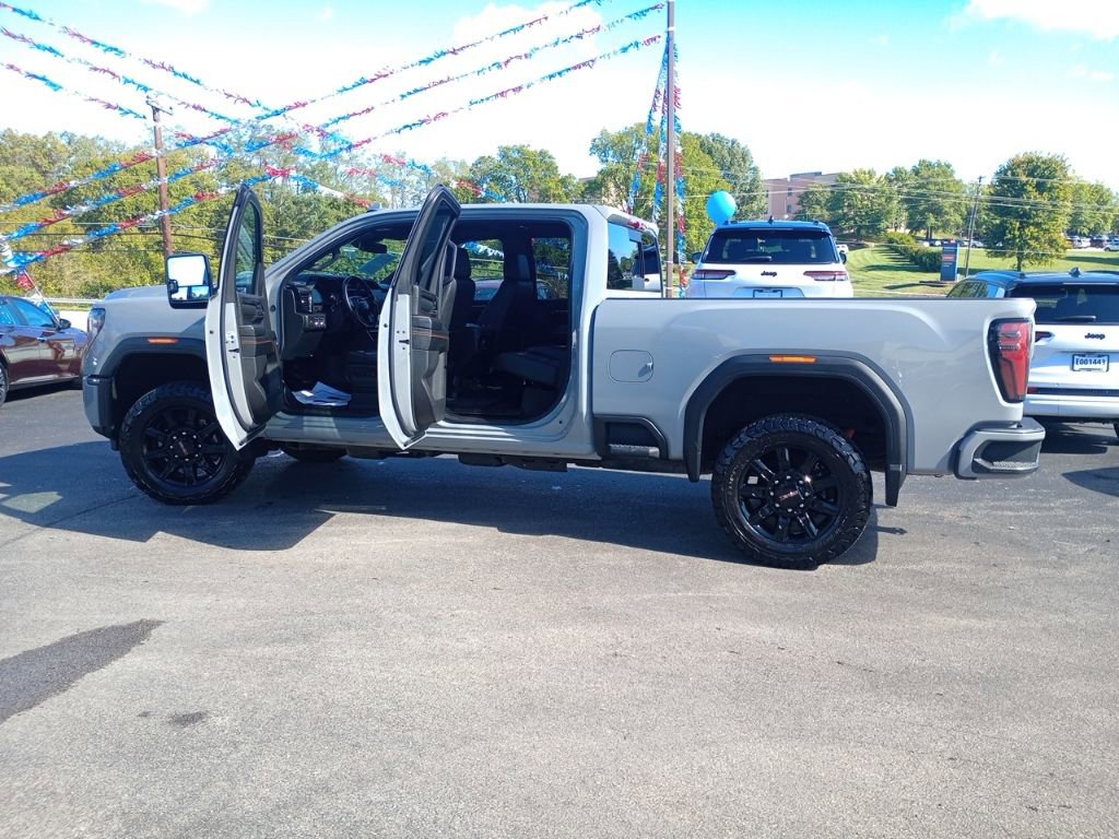 Used 2025 GMC Sierra 2500 AT4 image 11