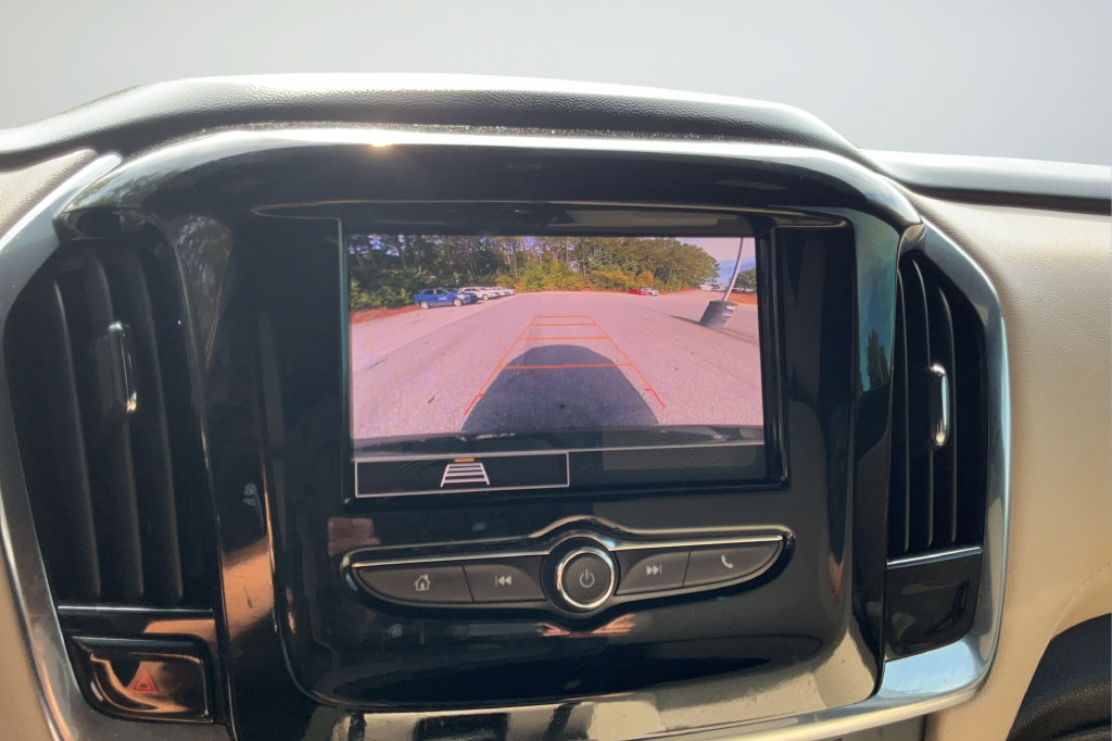 Used 2023 Chevrolet Traverse LS FWD image 16