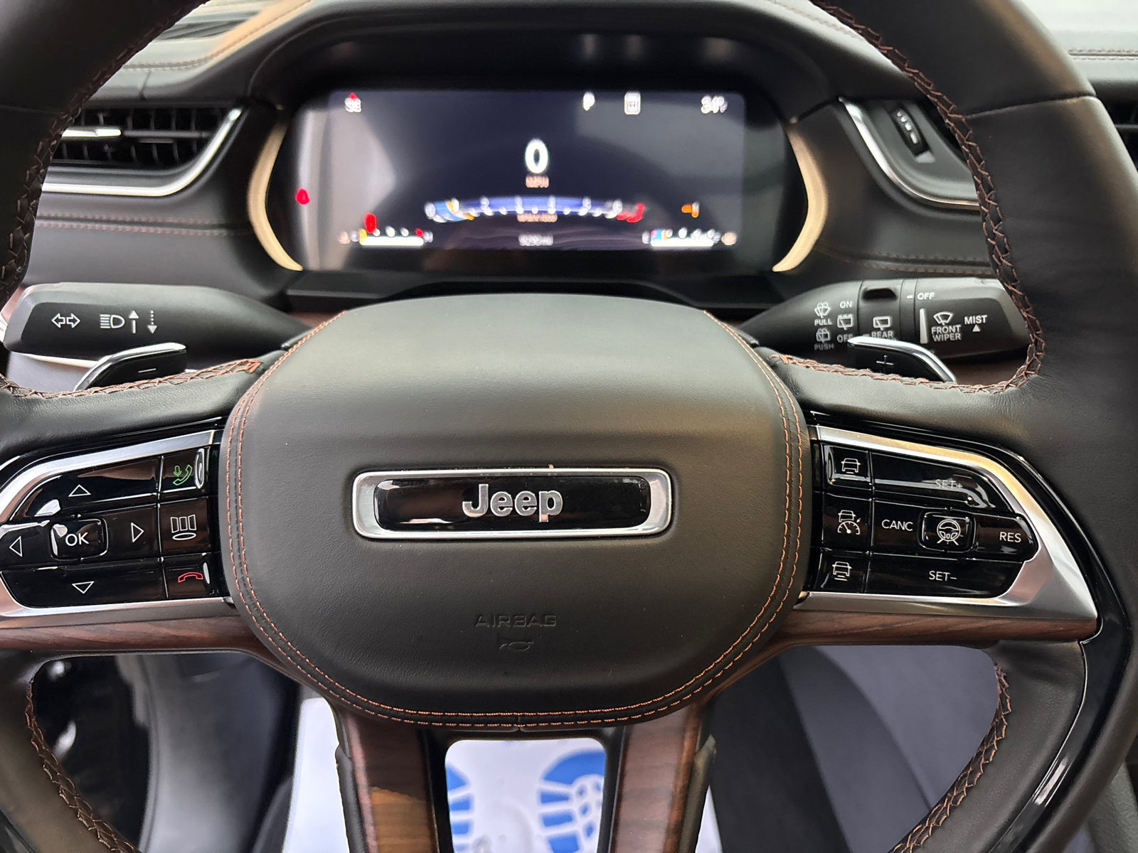 Used 2025 Jeep Grand Cherokee L Summit image 16