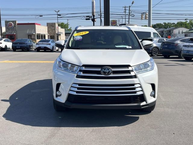 Used 2019 Toyota Highlander XLE AWD/4WD image 2