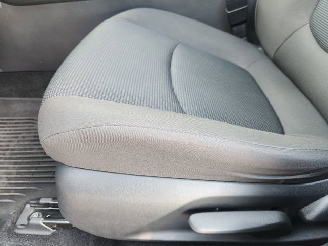 Used 2022 Toyota RAV4 LE image 18