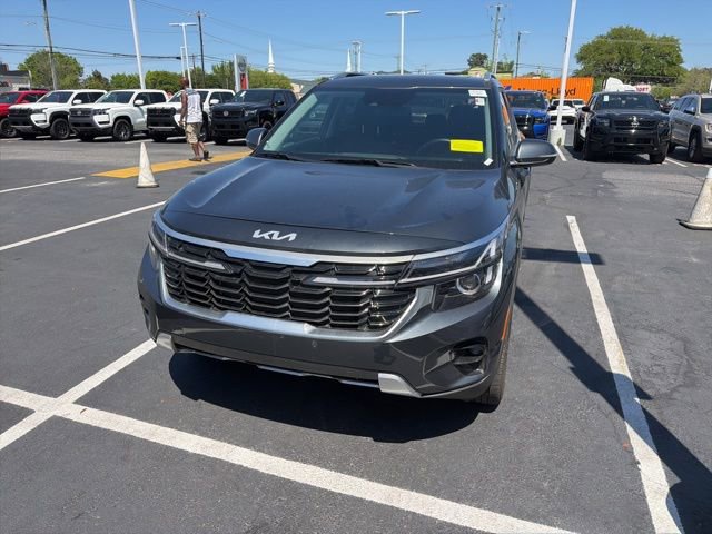 Used 2024 Kia Seltos EX image 2