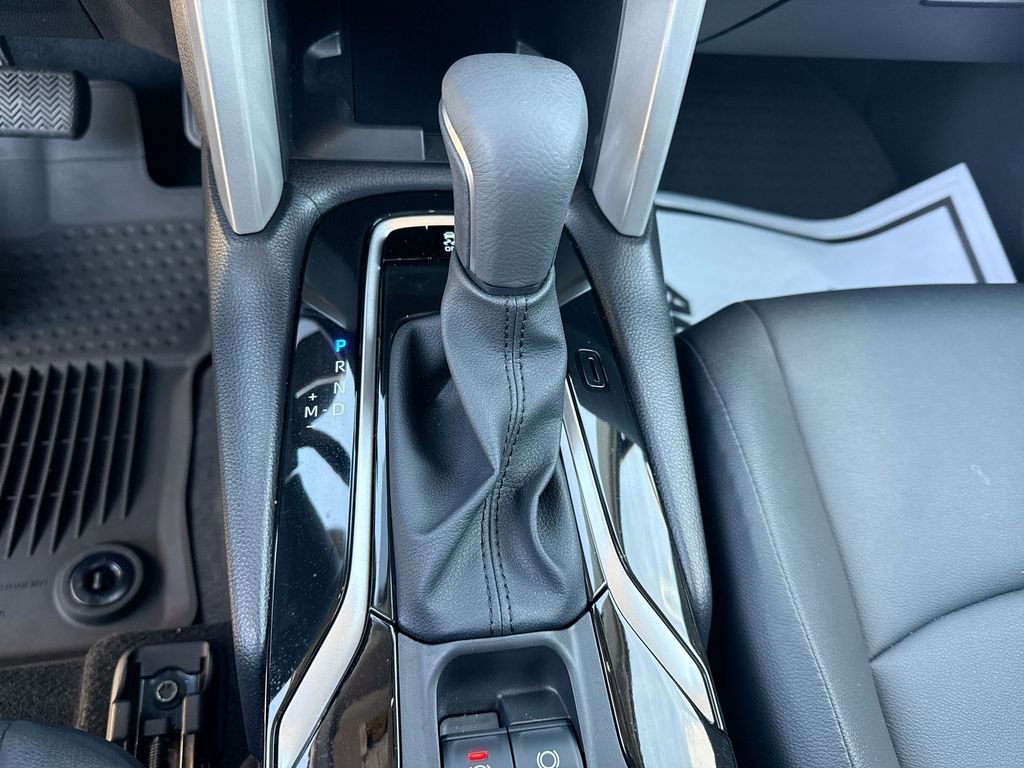Used 2025 Toyota Corolla Cross XLE image 17