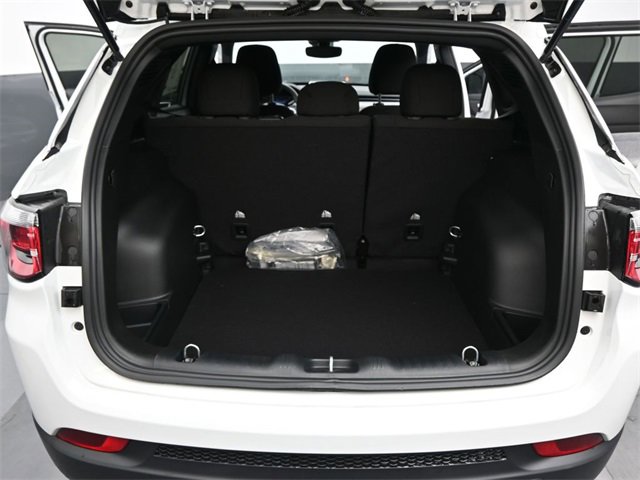 Used 2025 Jeep Compass Sport image 18