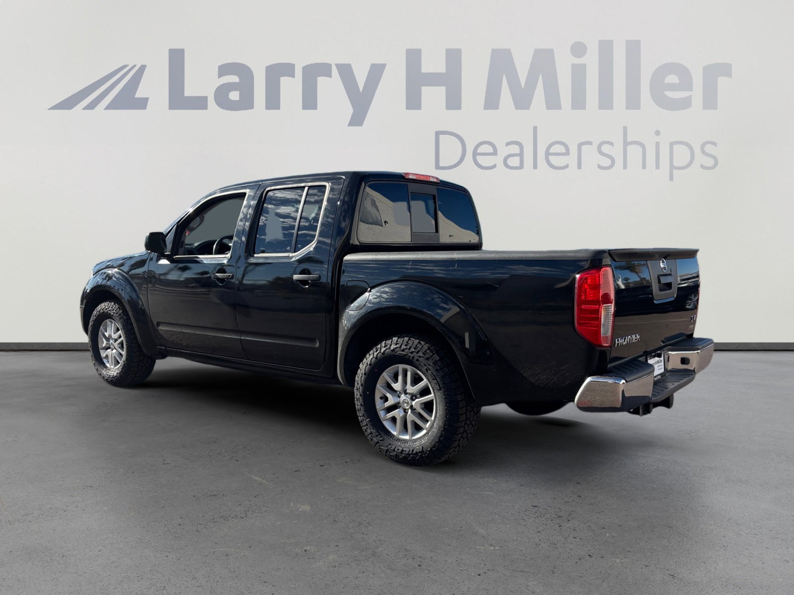 Used 2016 Nissan Frontier SV image 3