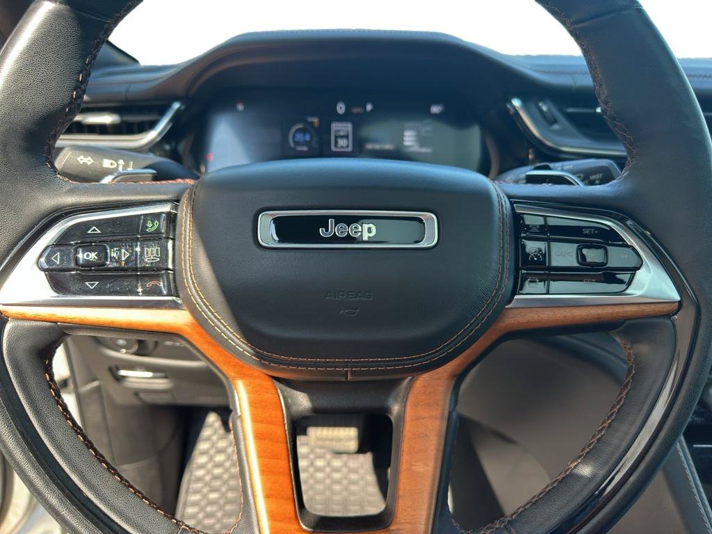 Used 2023 Jeep Grand Cherokee L Summit AWD/4WD image 9