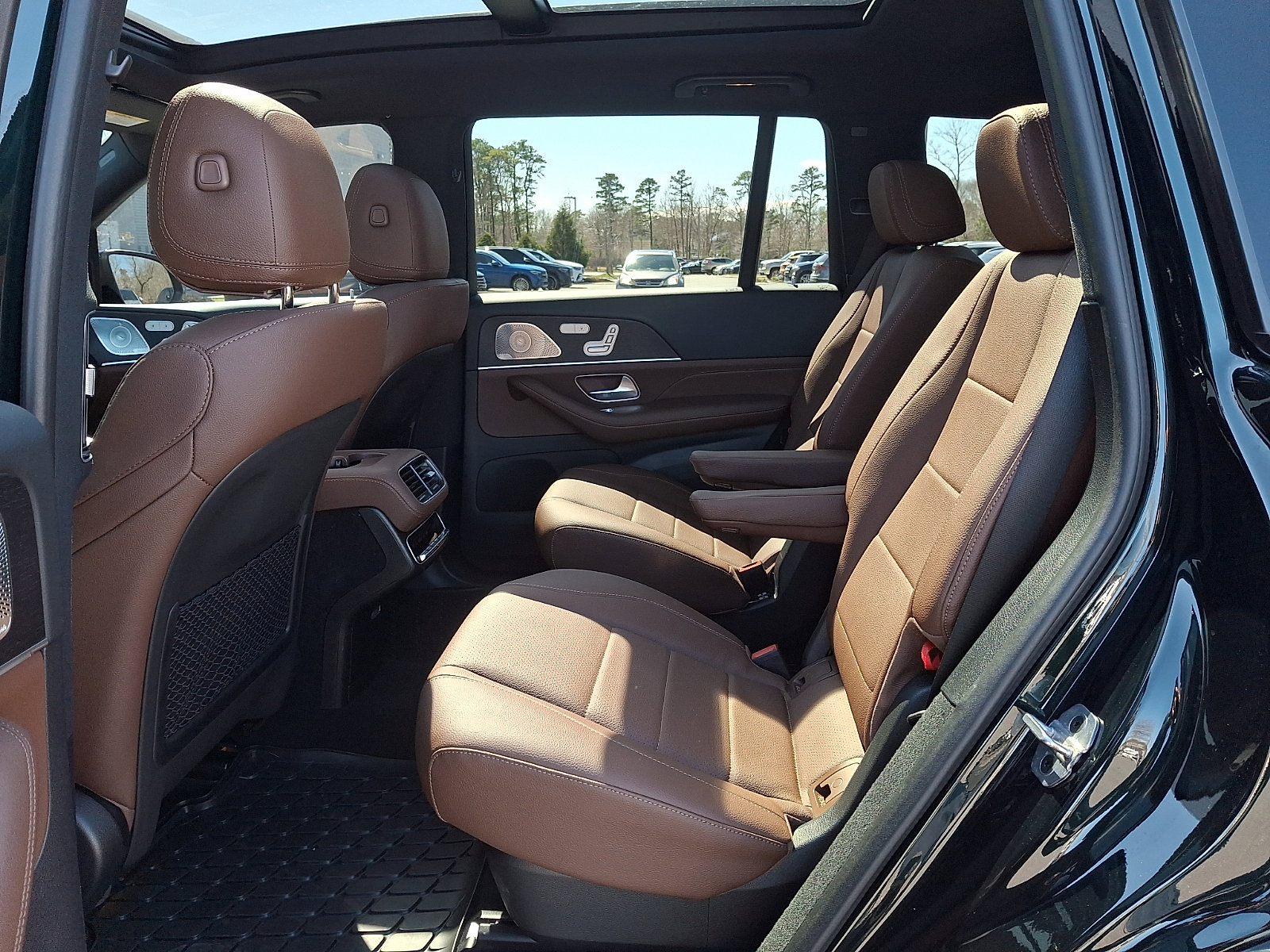 Used 2025 Mercedes-Benz GLS 450 4MATIC image 10
