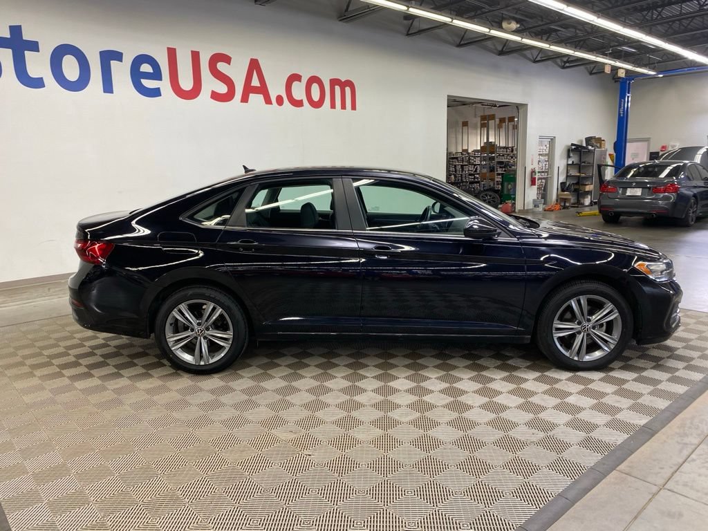 Used 2024 Volkswagen Jetta SE FWD image 9