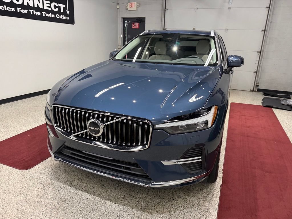 Used 2023 Volvo XC60 B5 Plus w/ Climate Package AWD/4WD image 6