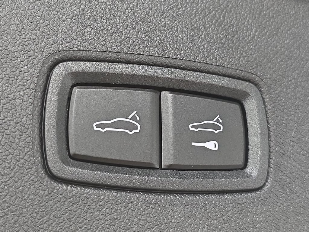 Certified 2026 Porsche Cayenne AWD/4WD image 31