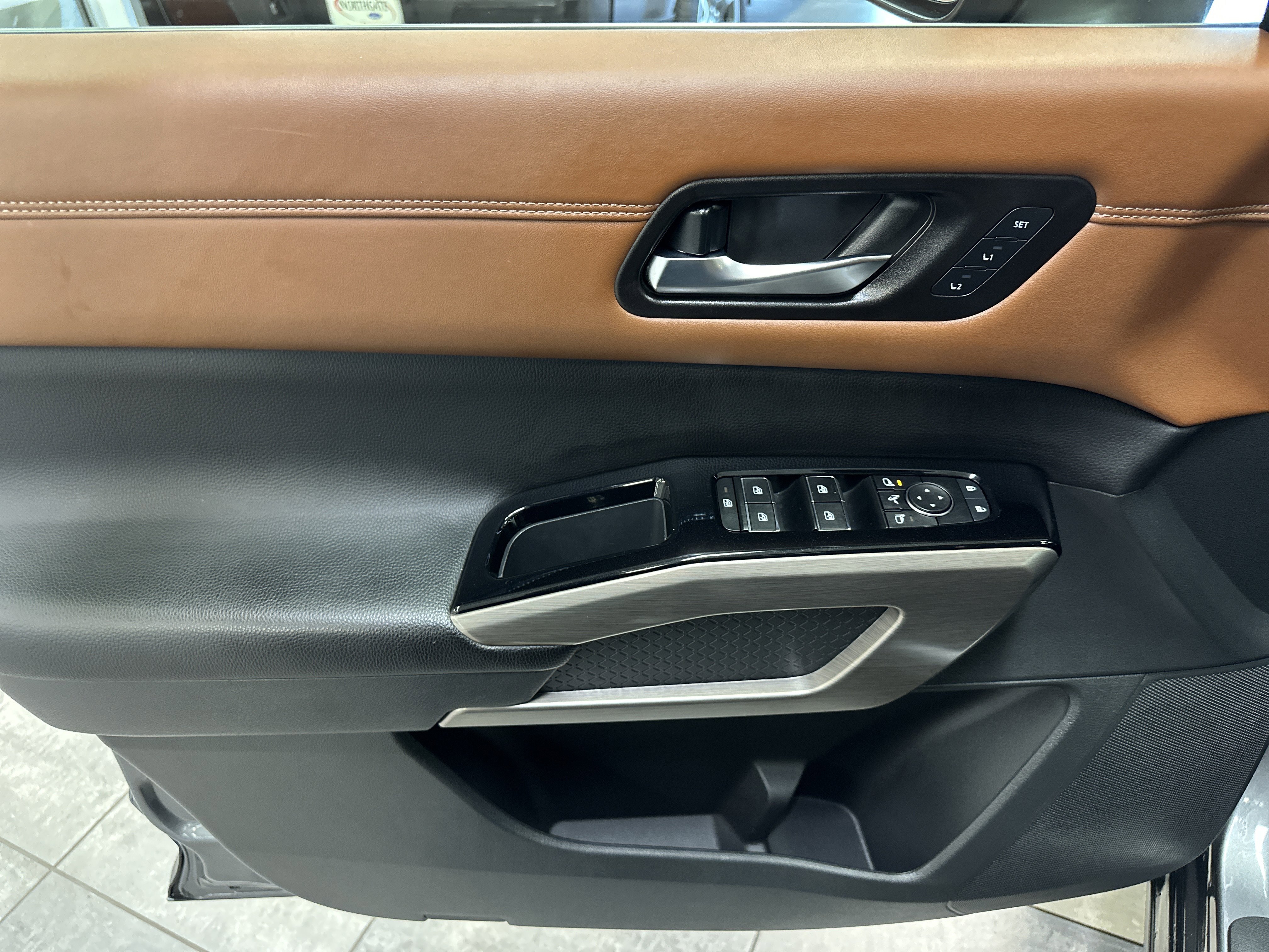 Used 2023 Nissan Pathfinder Platinum image 22