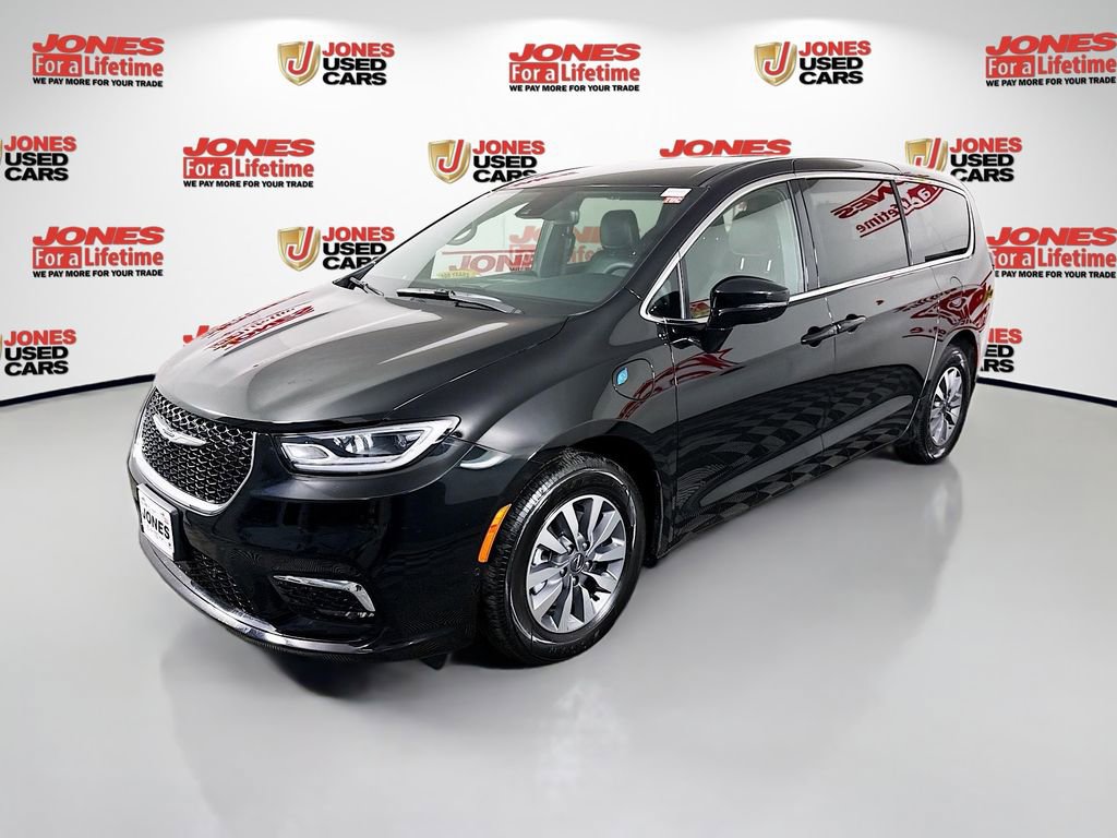 Used 2025 Chrysler Pacifica Select FWD image 12