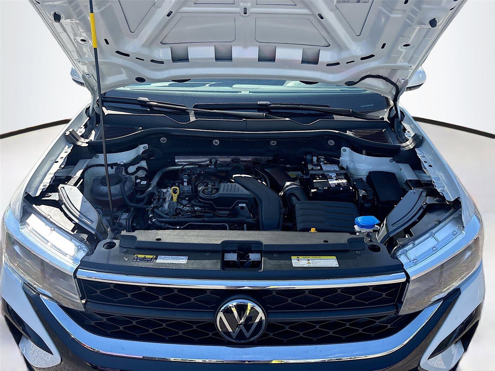 Used 2024 Volkswagen Taos SE image 33