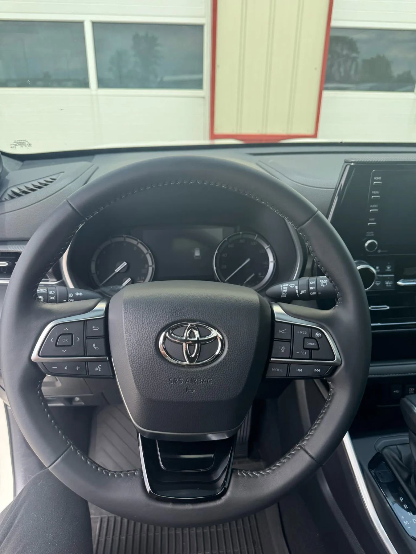 Used 2021 Toyota Highlander XSE AWD/4WD image 6