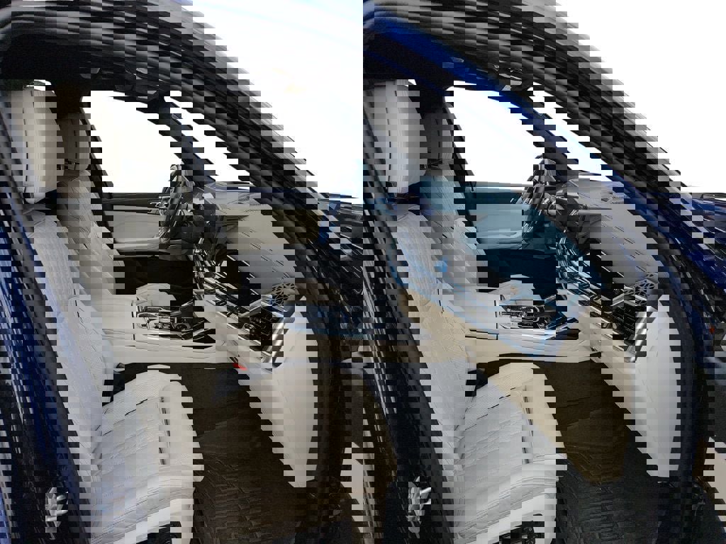 Used 2025 BMW X7 M60i image 26