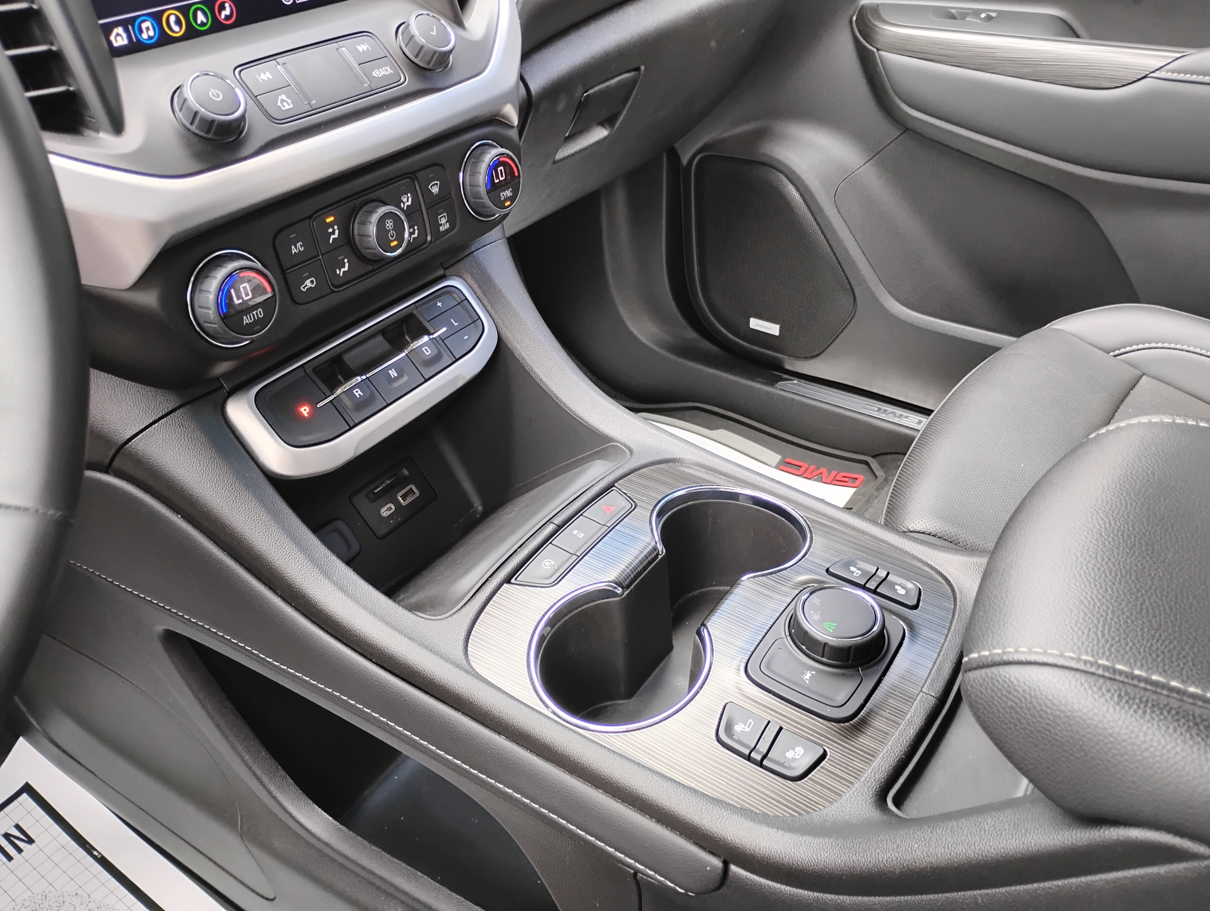 Used 2023 GMC Acadia SLT image 13