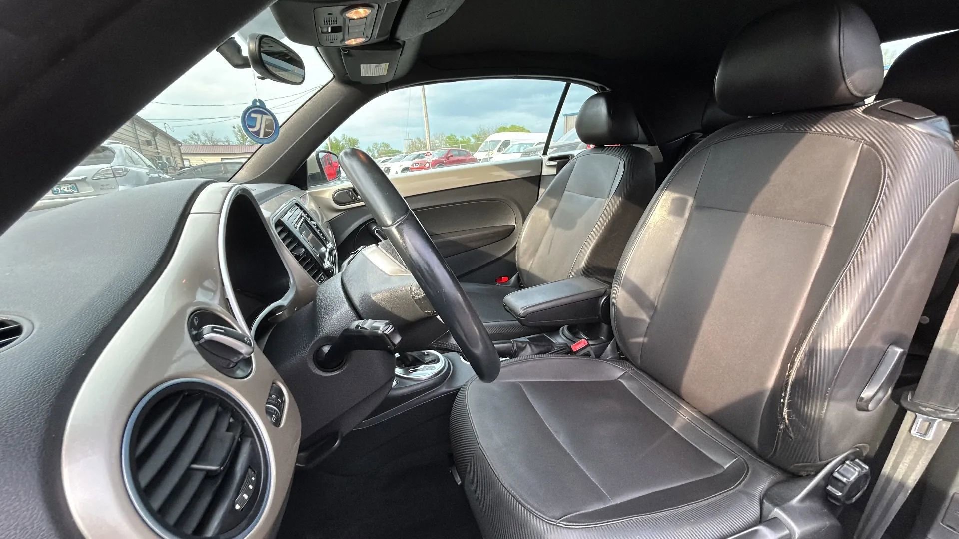 Used 2013 Volkswagen Beetle 2.5 image 5