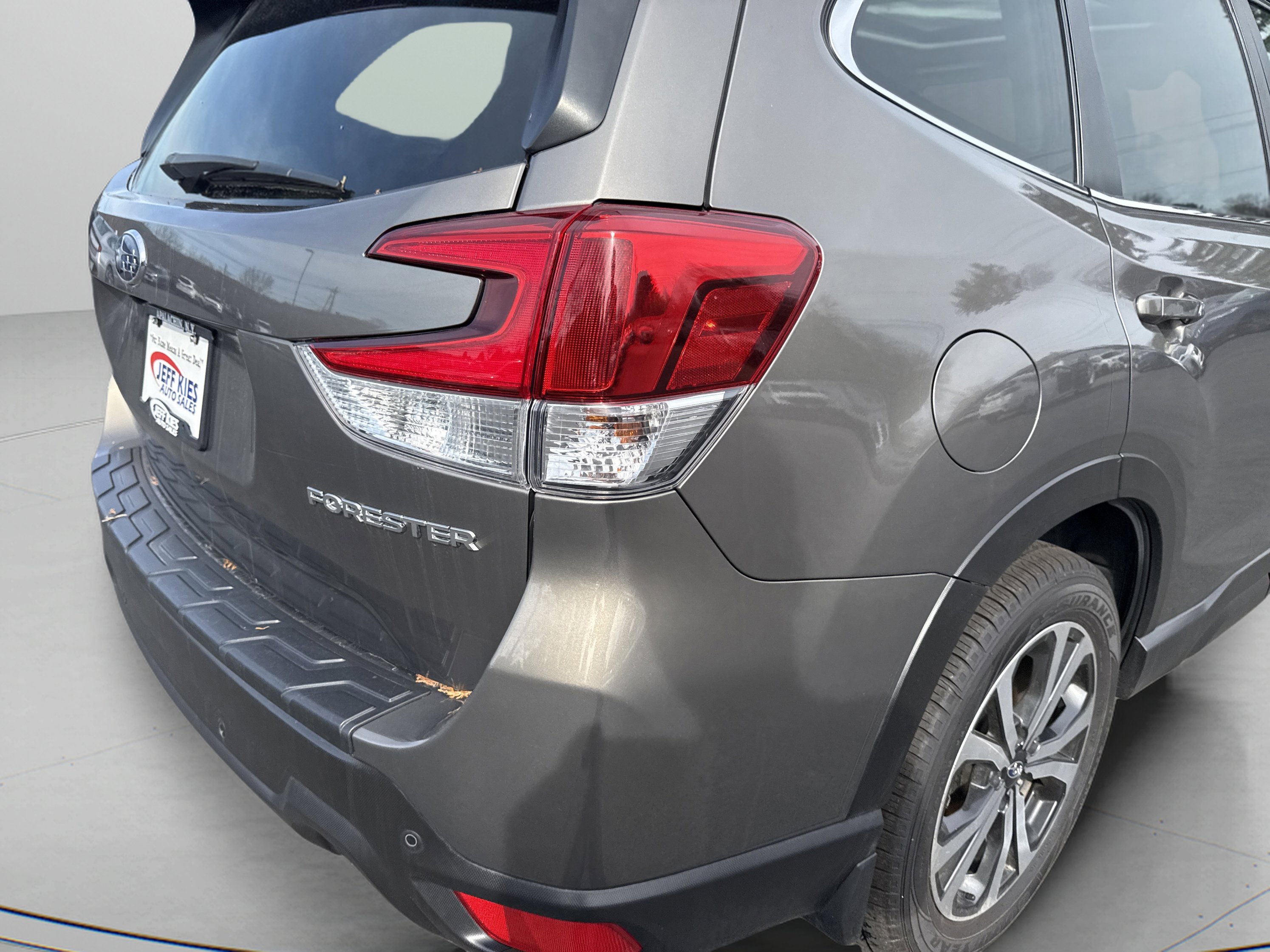 Used 2020 Subaru Forester Limited AWD/4WD image 4