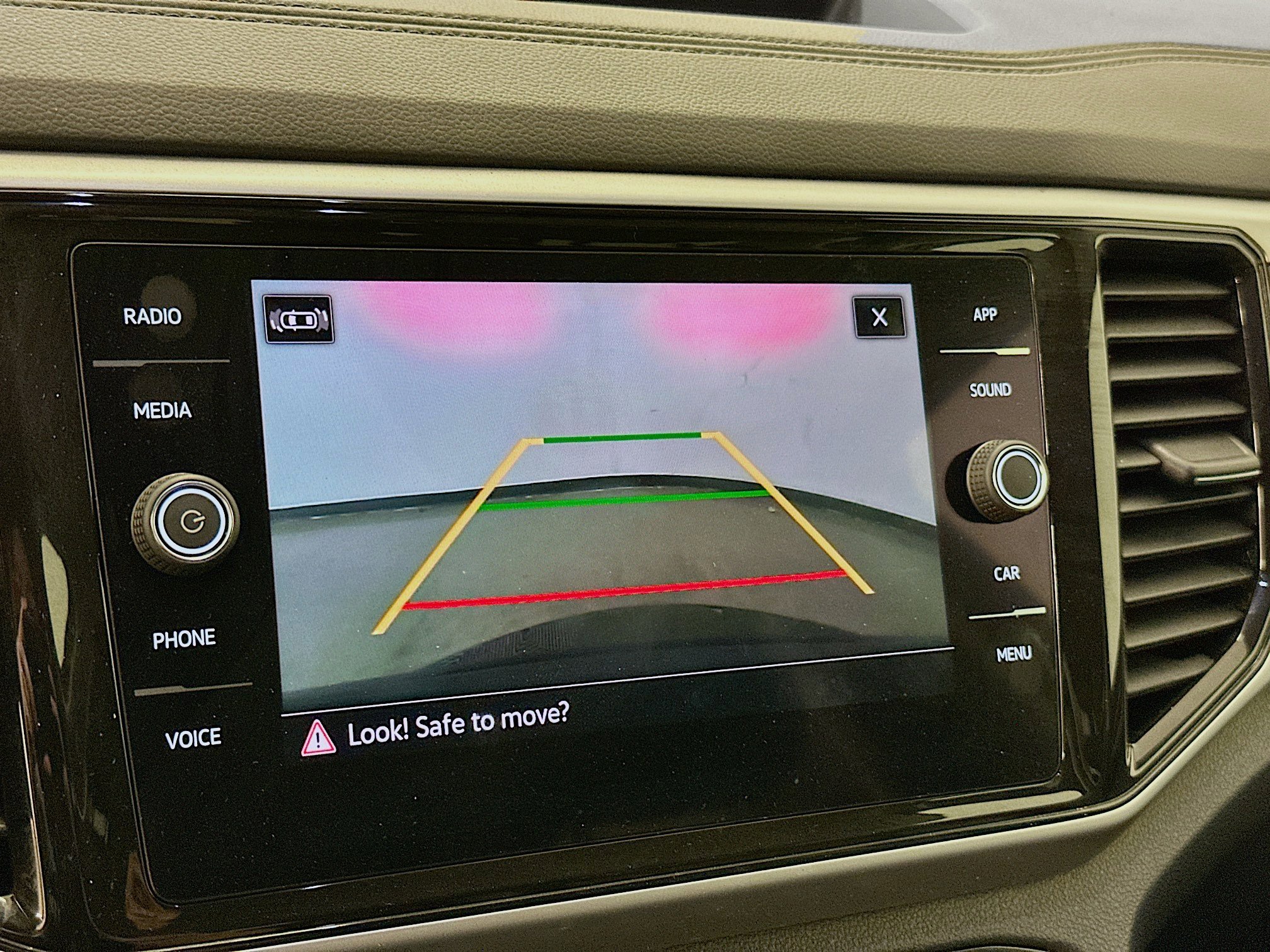 Used 2022 Volkswagen Atlas SE image 23