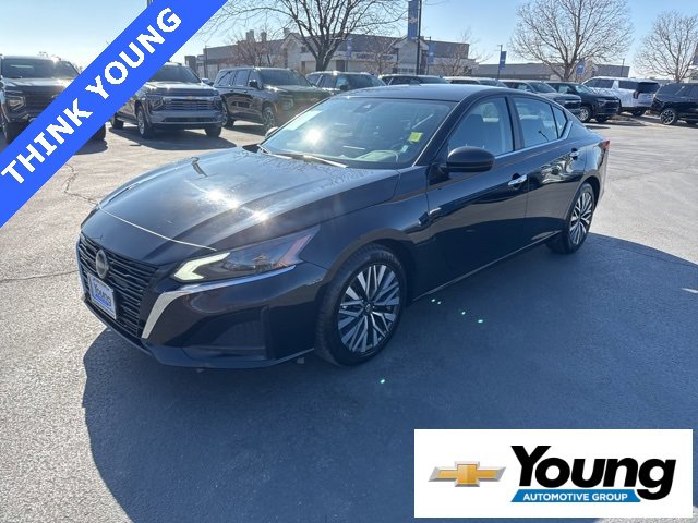 Used 2024 Nissan Altima 2.5 SV image 3
