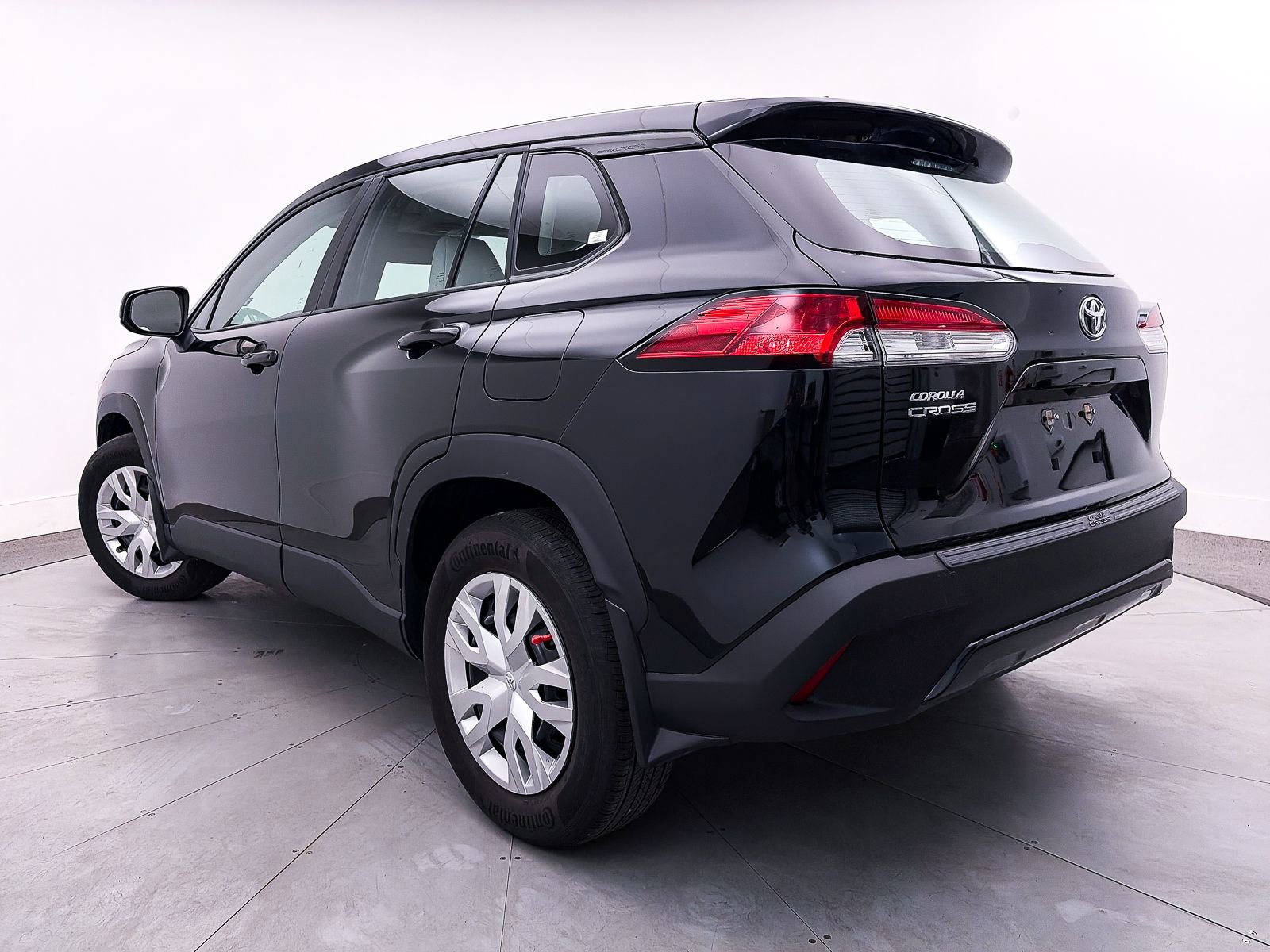 Used 2025 Toyota Corolla Cross L FWD image 2