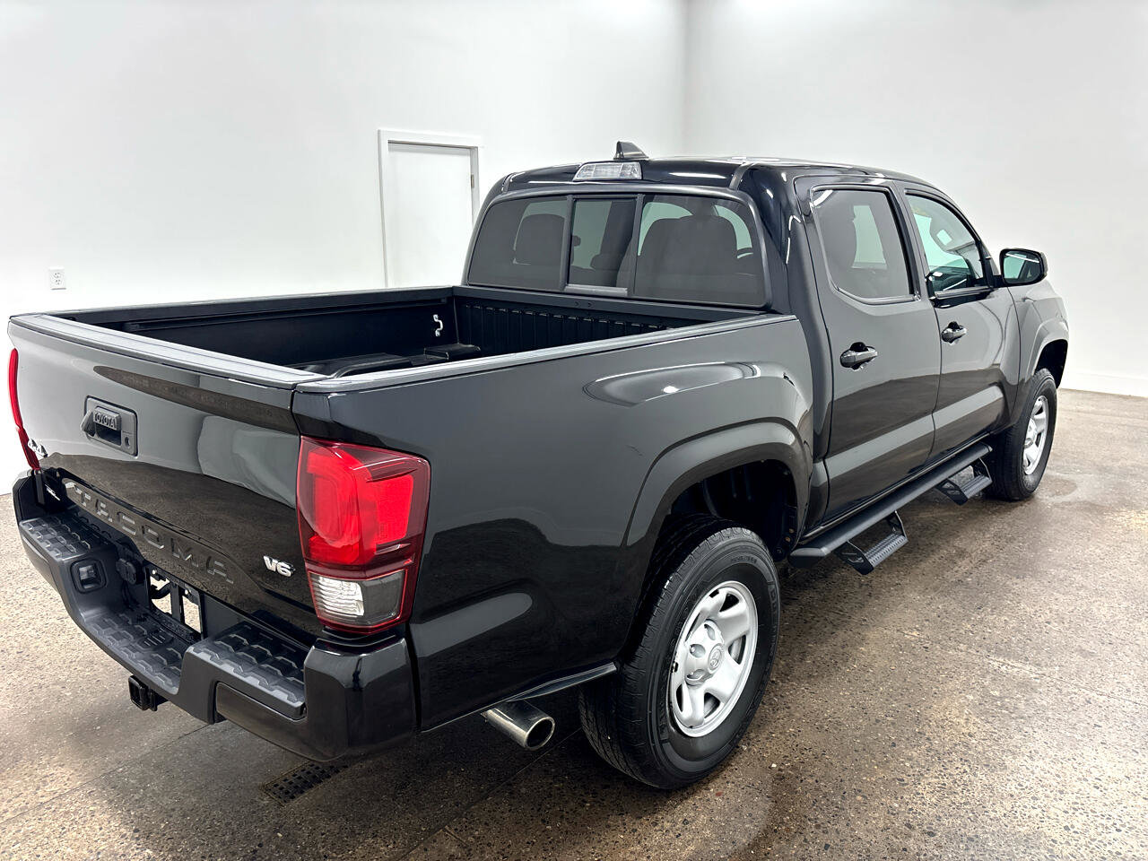 Used 2022 Toyota Tacoma SR image 6