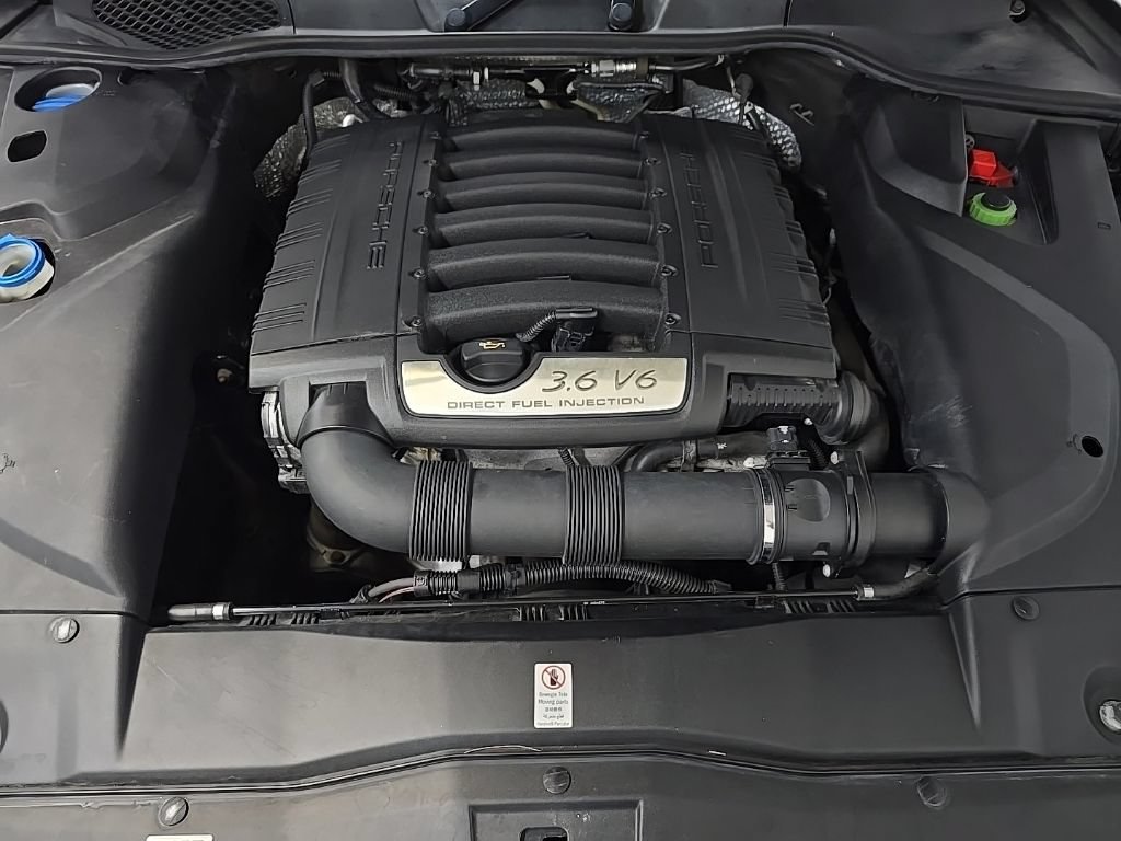 Used 2017 Porsche Cayenne Platinum Edition AWD/4WD image 13