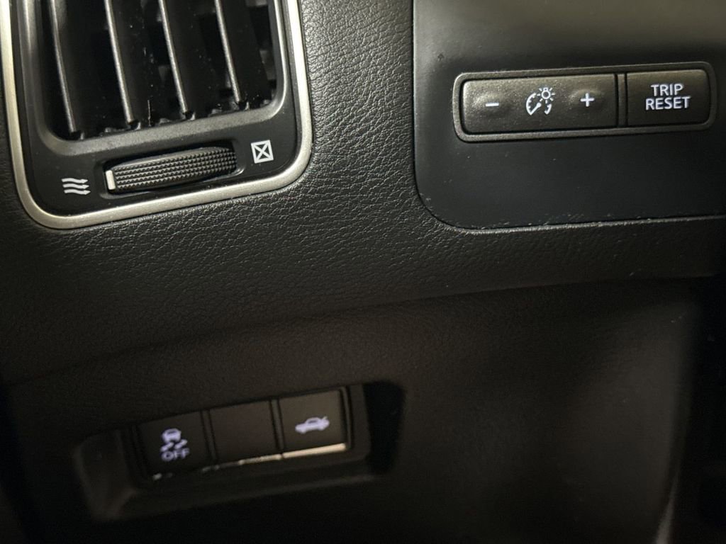 Used 2014 INFINITI Q50 Premium w/ Deluxe Touring Package image 19