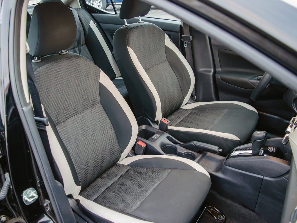 Used 2022 Nissan Versa SV image 34