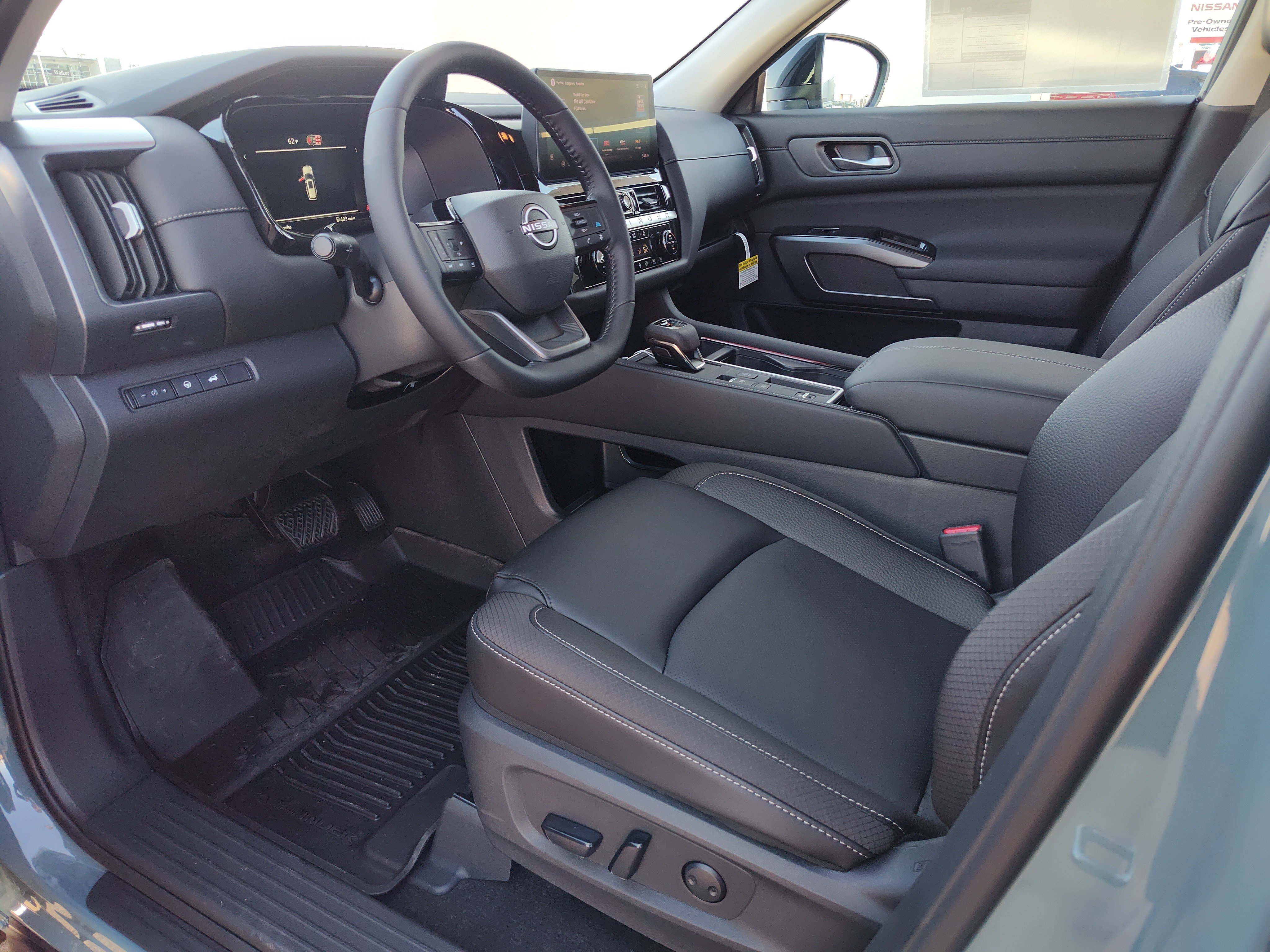 New 2026 Nissan Pathfinder SL image 2