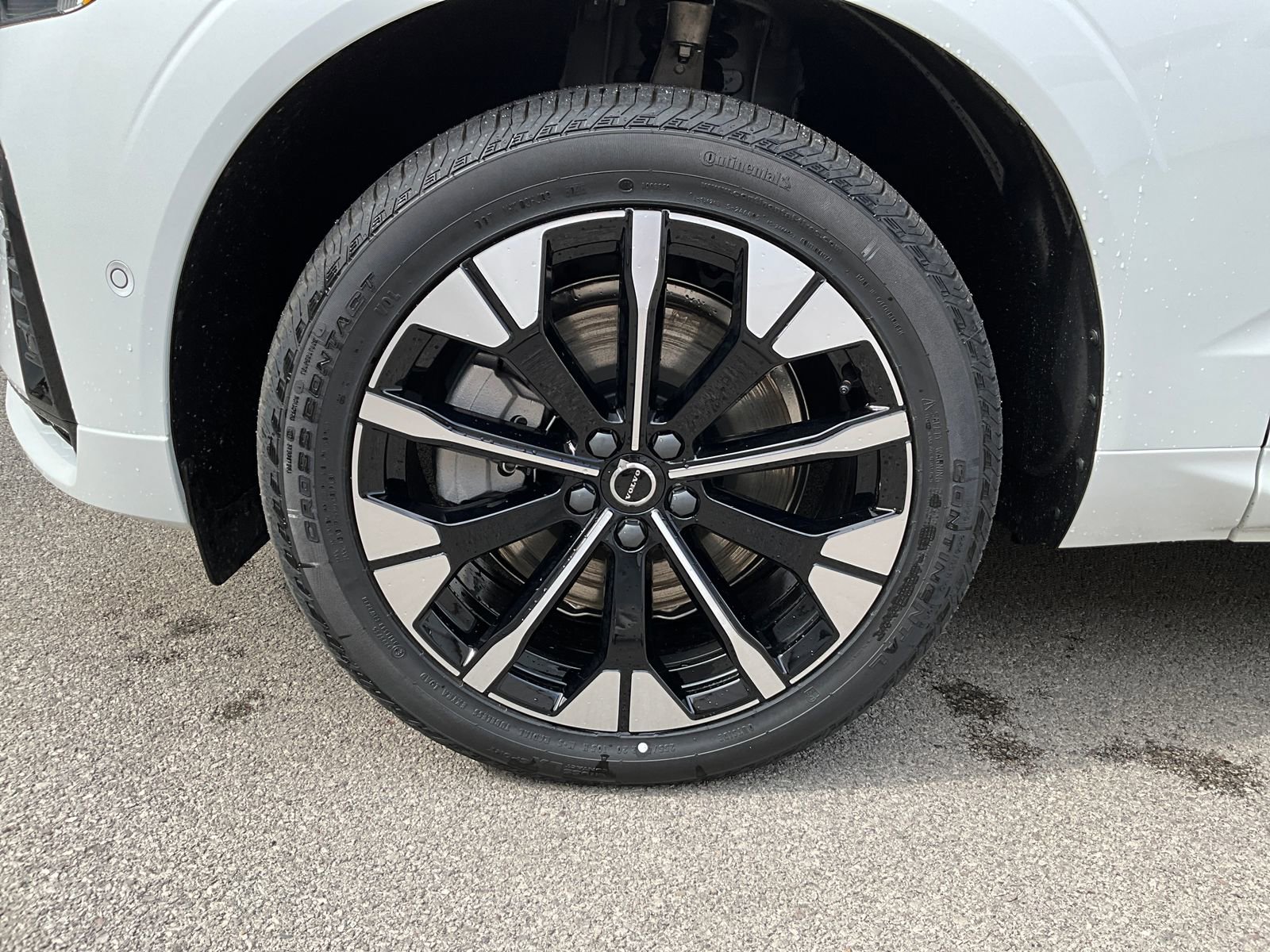 New 2026 Volvo XC60 T8 Plus w/ Climate Package AWD/4WD image 31
