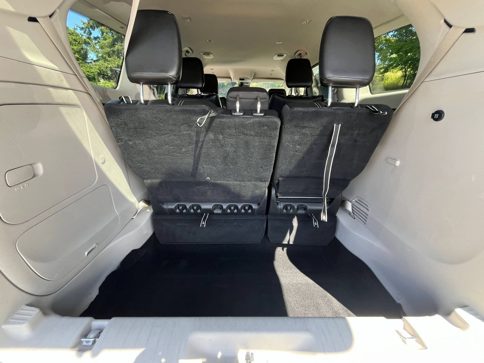 Used 2023 Chrysler Pacifica Touring-L FWD image 34