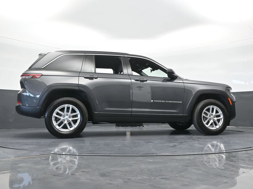 Used 2025 Jeep Grand Cherokee Laredo X RWD image 59
