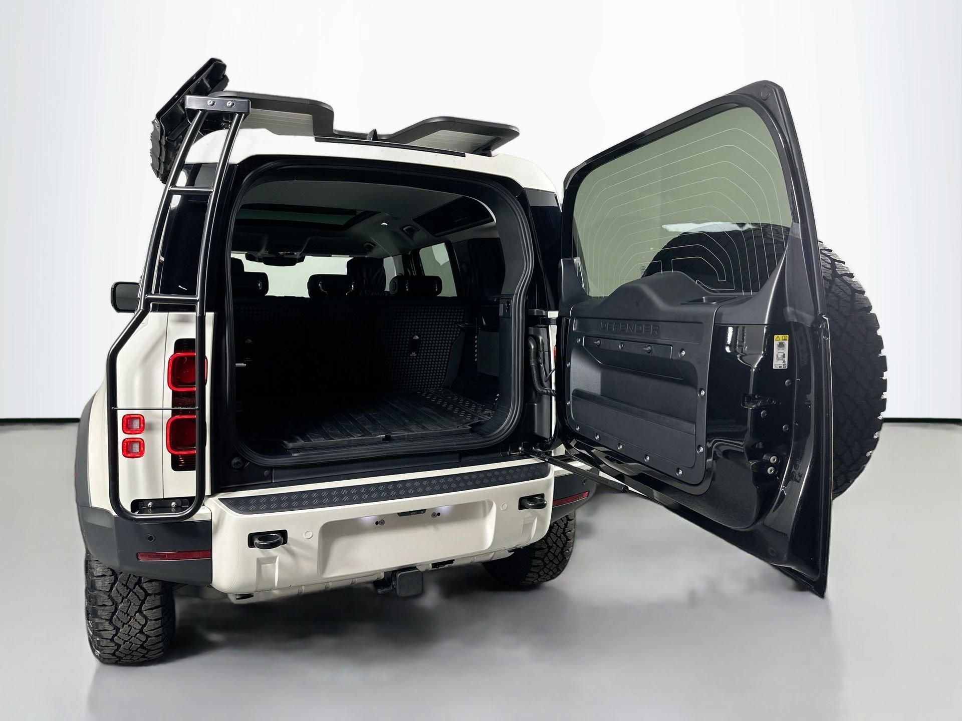 Used 2024 Land Rover Defender 110 S image 23