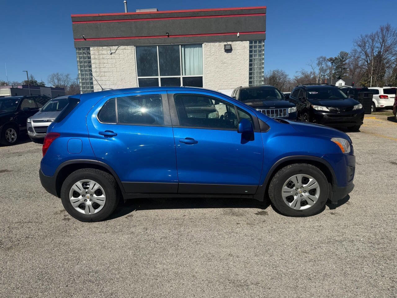 Used 2016 Chevrolet Trax LS image 2