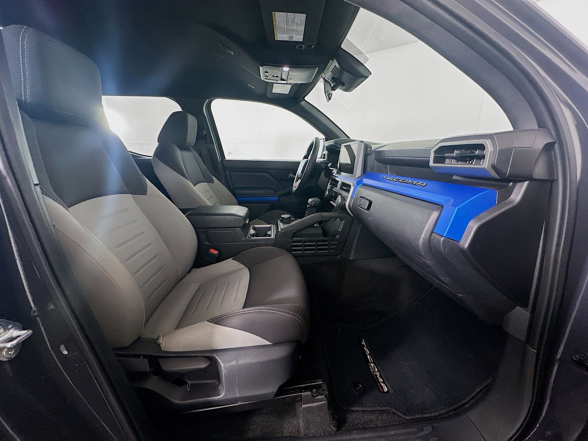 Used 2025 Toyota Tacoma TRD Off-Road image 30